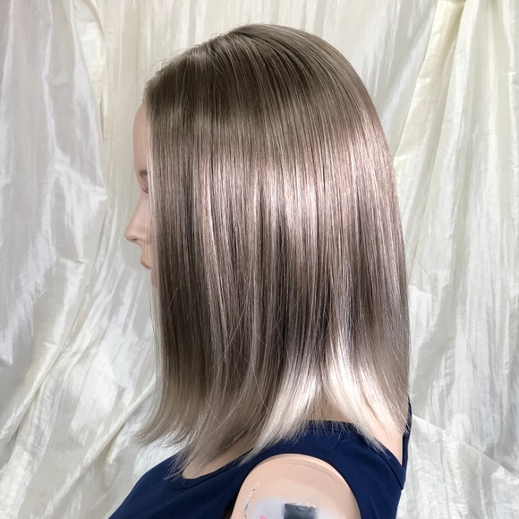 NWT Blond Straight Bob Lace Front Wig Average Size - Picture 7 of 8